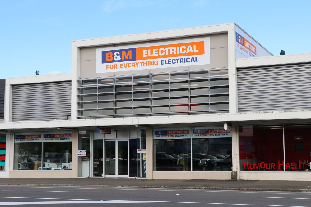 BandM frontage5 293dd608